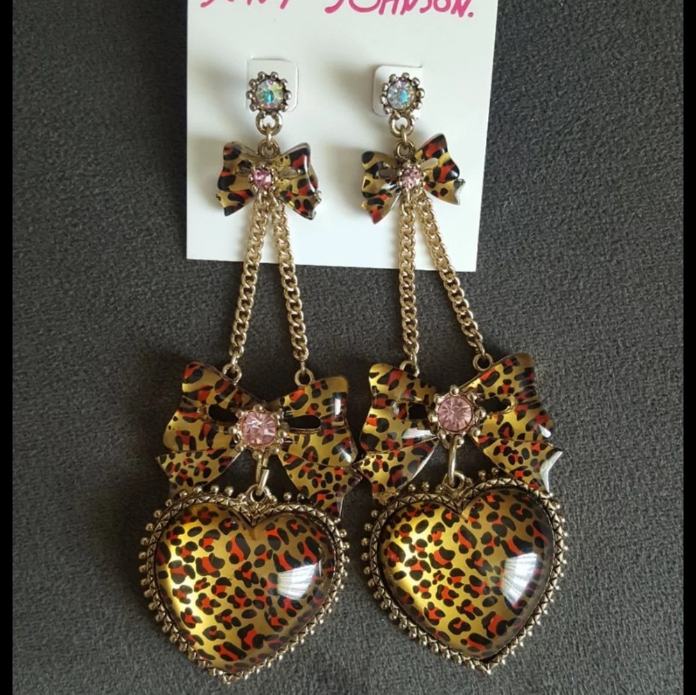 Betsey johnson drop earrings